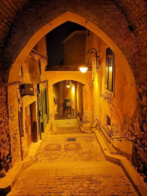 Charming Studio Ideal For Getaways Or Workations In Sibiu'S Medieval City Center ภายนอก รูปภาพ