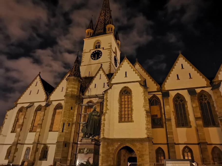 Charming Studio Ideal For Getaways Or Workations In Sibiu'S Medieval City Center ภายนอก รูปภาพ
