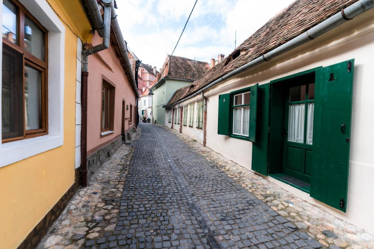Charming Studio Ideal For Getaways Or Workations In Sibiu'S Medieval City Center ภายนอก รูปภาพ
